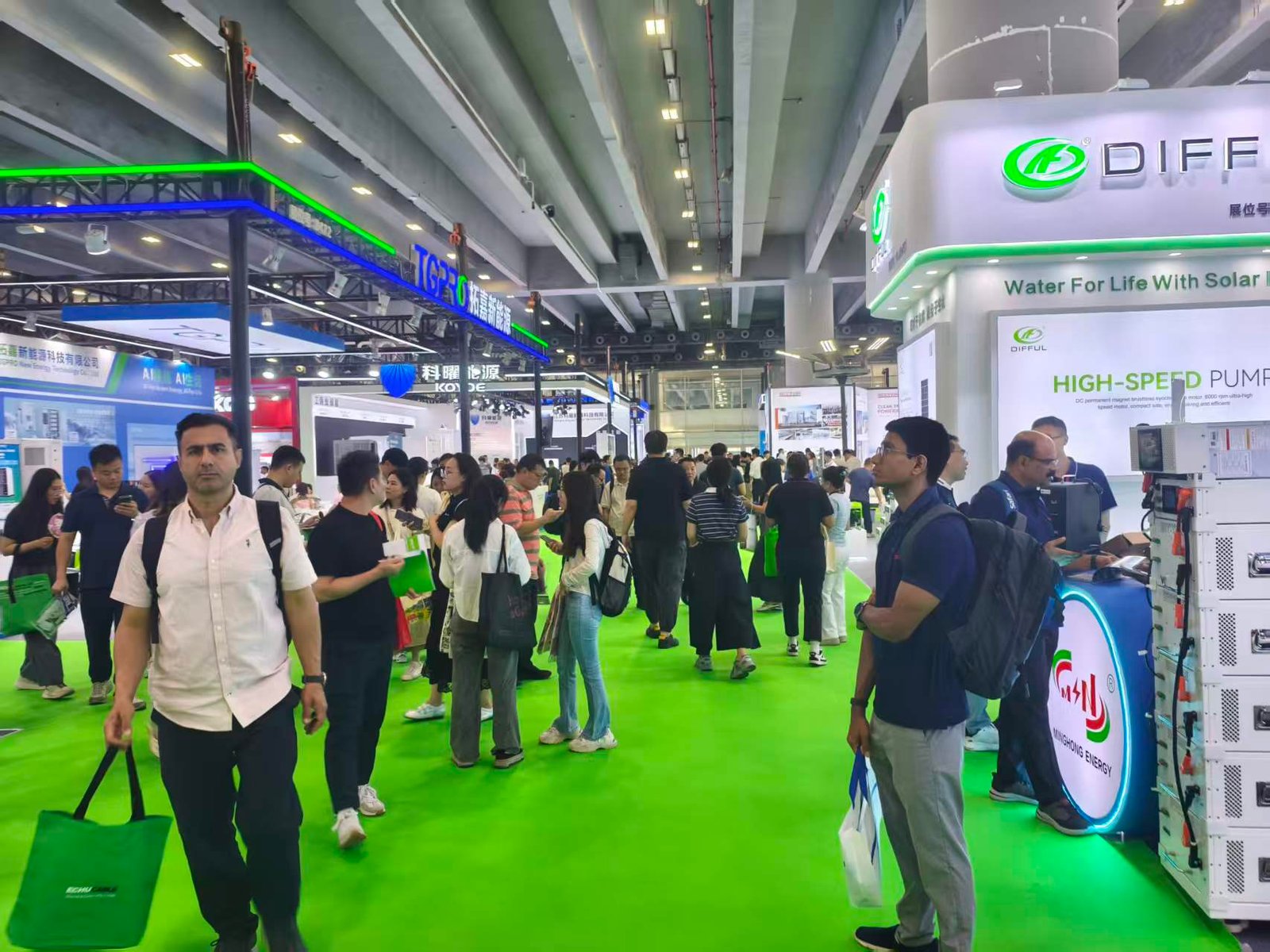 Visitors explore solar and energy storage technology at the Guangzhou exhibition
